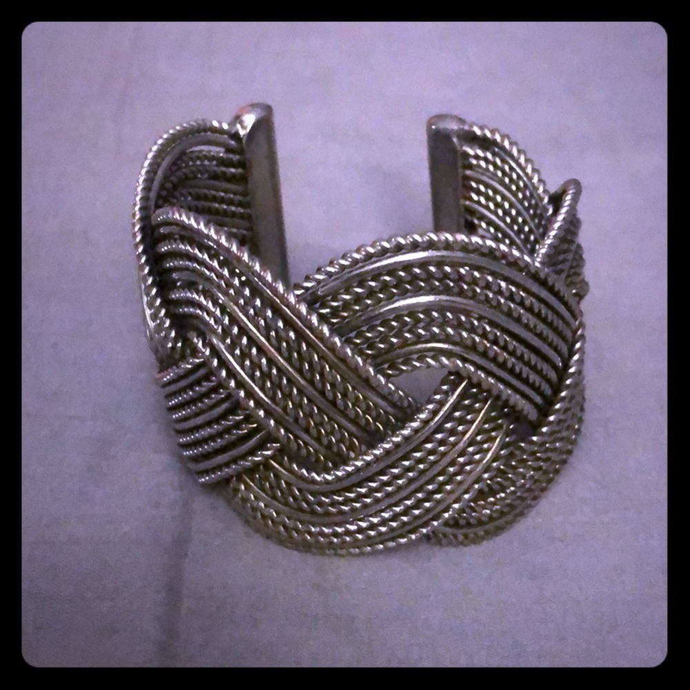 Knot bangle